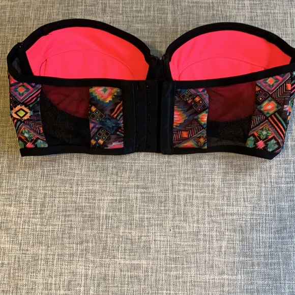 Push-up bikini top! Strapless, size small! - Picture 2 of 5